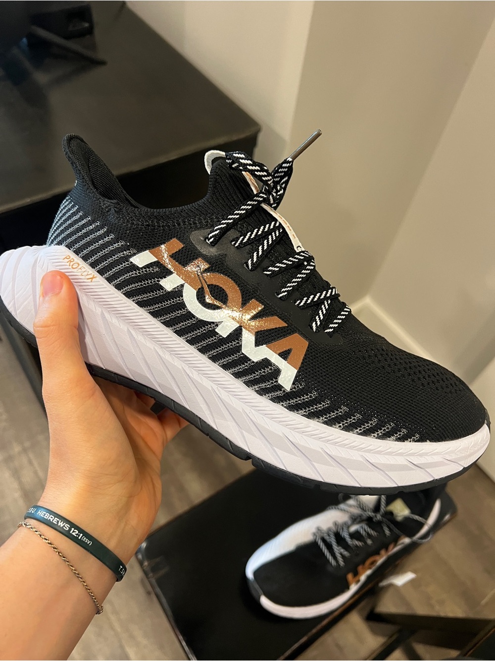 Men’s 9.5D HOKA ProflyX / Carbon X3 Black and White